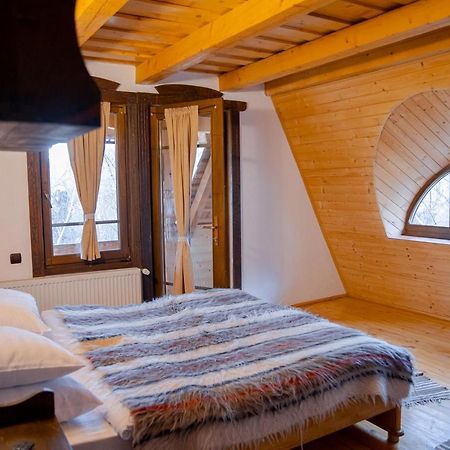 Hotel Conacul Drahneilor Ruscova Exteriér fotografie