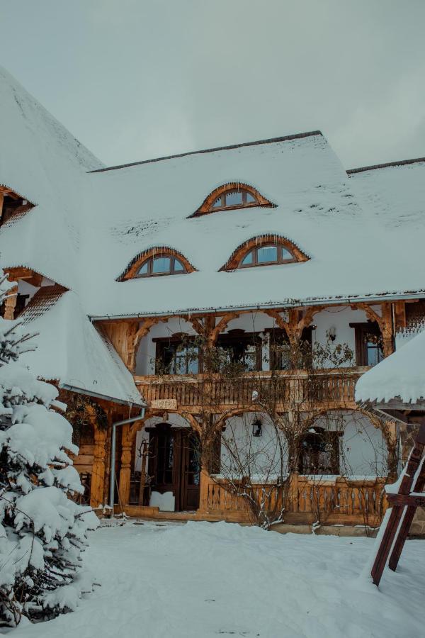 Hotel Conacul Drahneilor Ruscova Exteriér fotografie