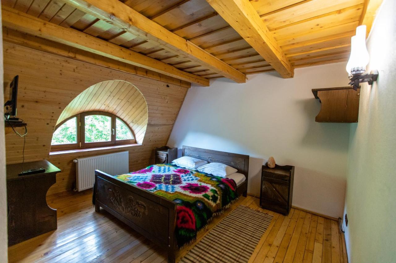 Hotel Conacul Drahneilor Ruscova Exteriér fotografie