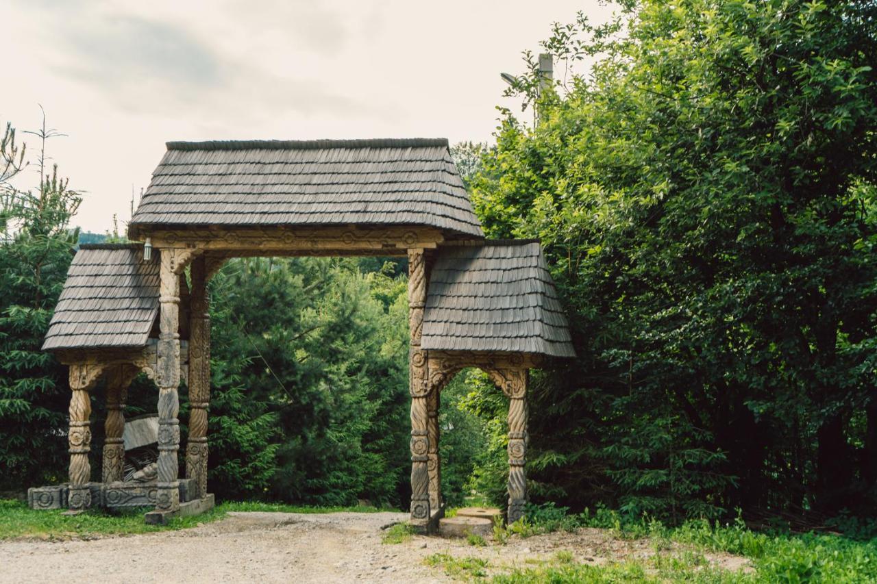Hotel Conacul Drahneilor Ruscova Exteriér fotografie
