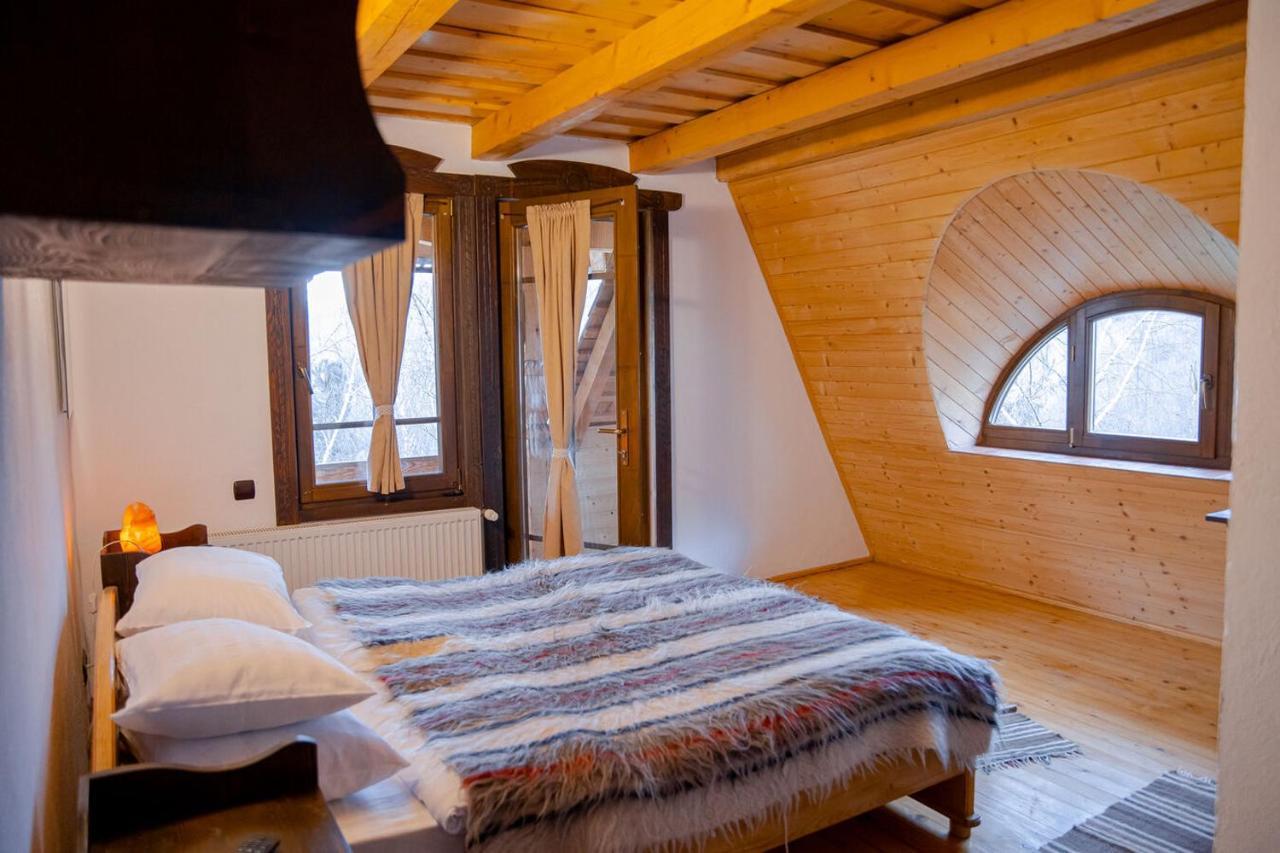 Hotel Conacul Drahneilor Ruscova Exteriér fotografie