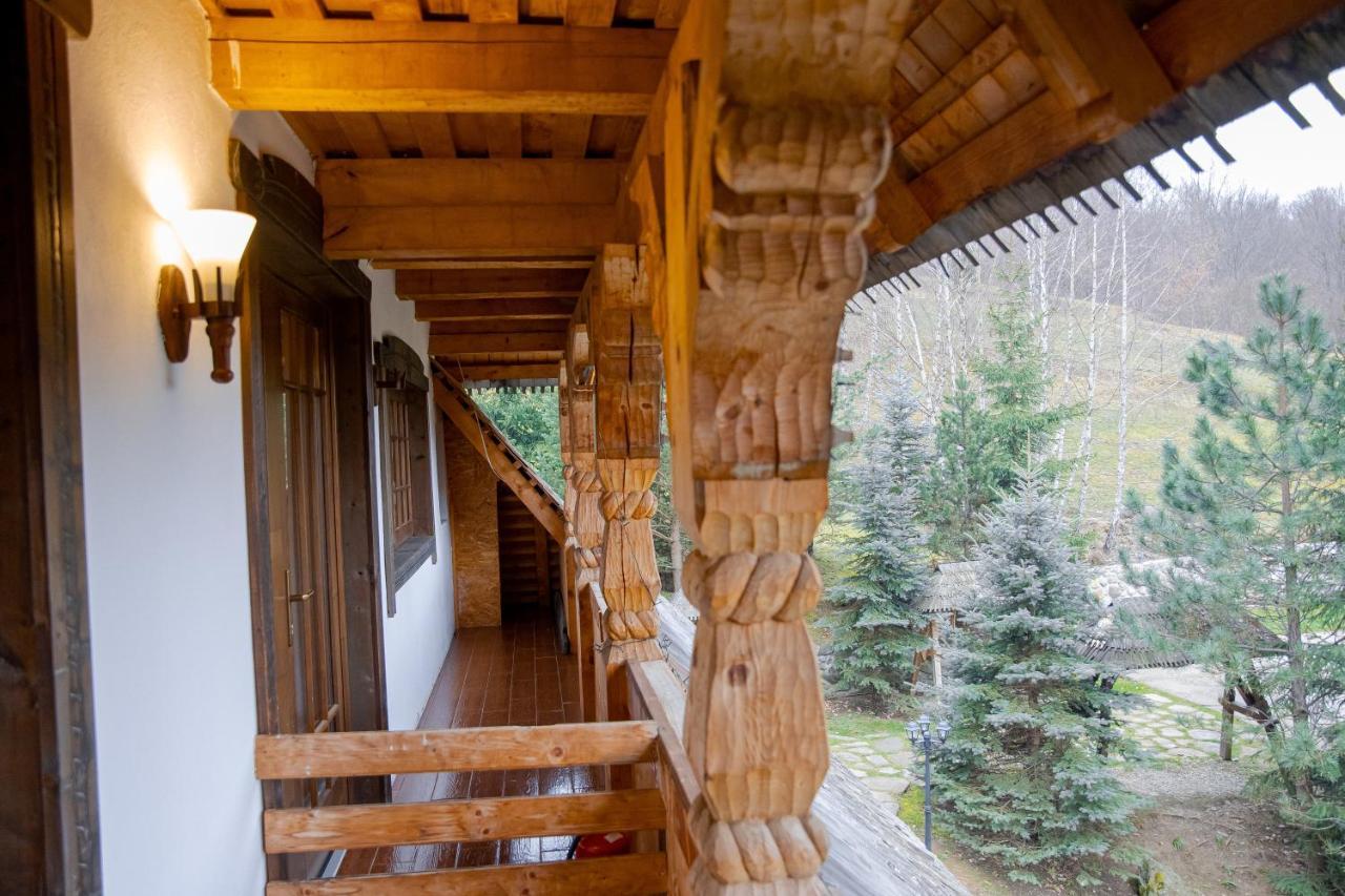 Hotel Conacul Drahneilor Ruscova Exteriér fotografie