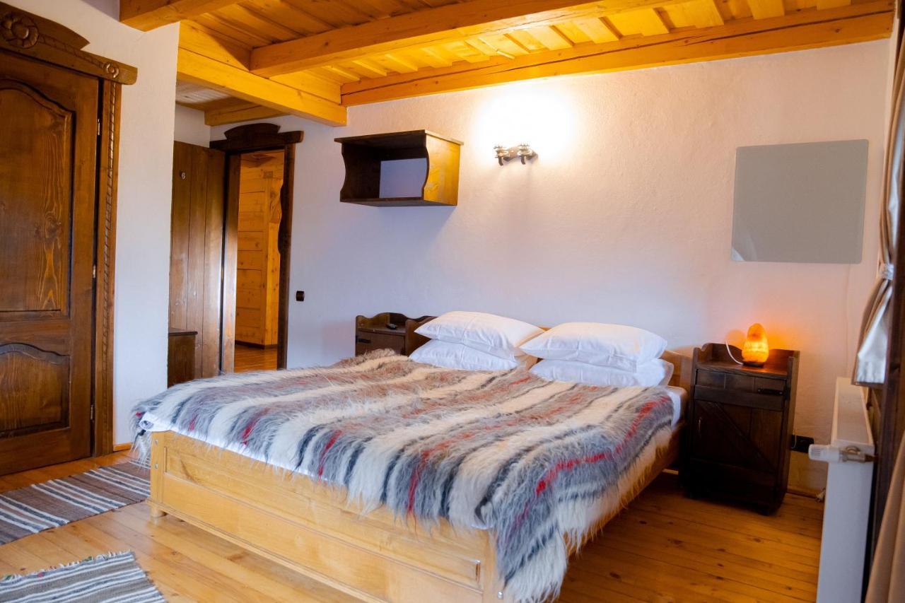 Hotel Conacul Drahneilor Ruscova Exteriér fotografie