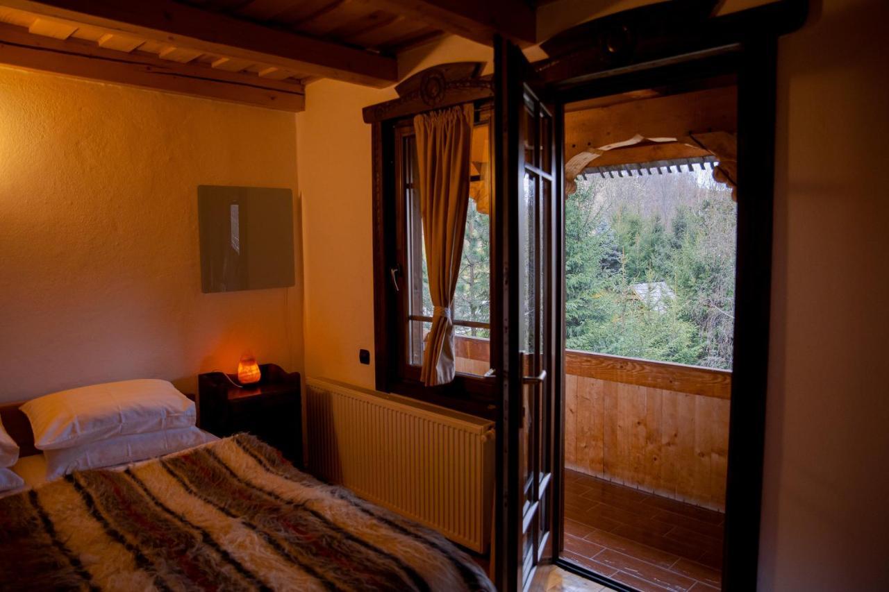 Hotel Conacul Drahneilor Ruscova Exteriér fotografie