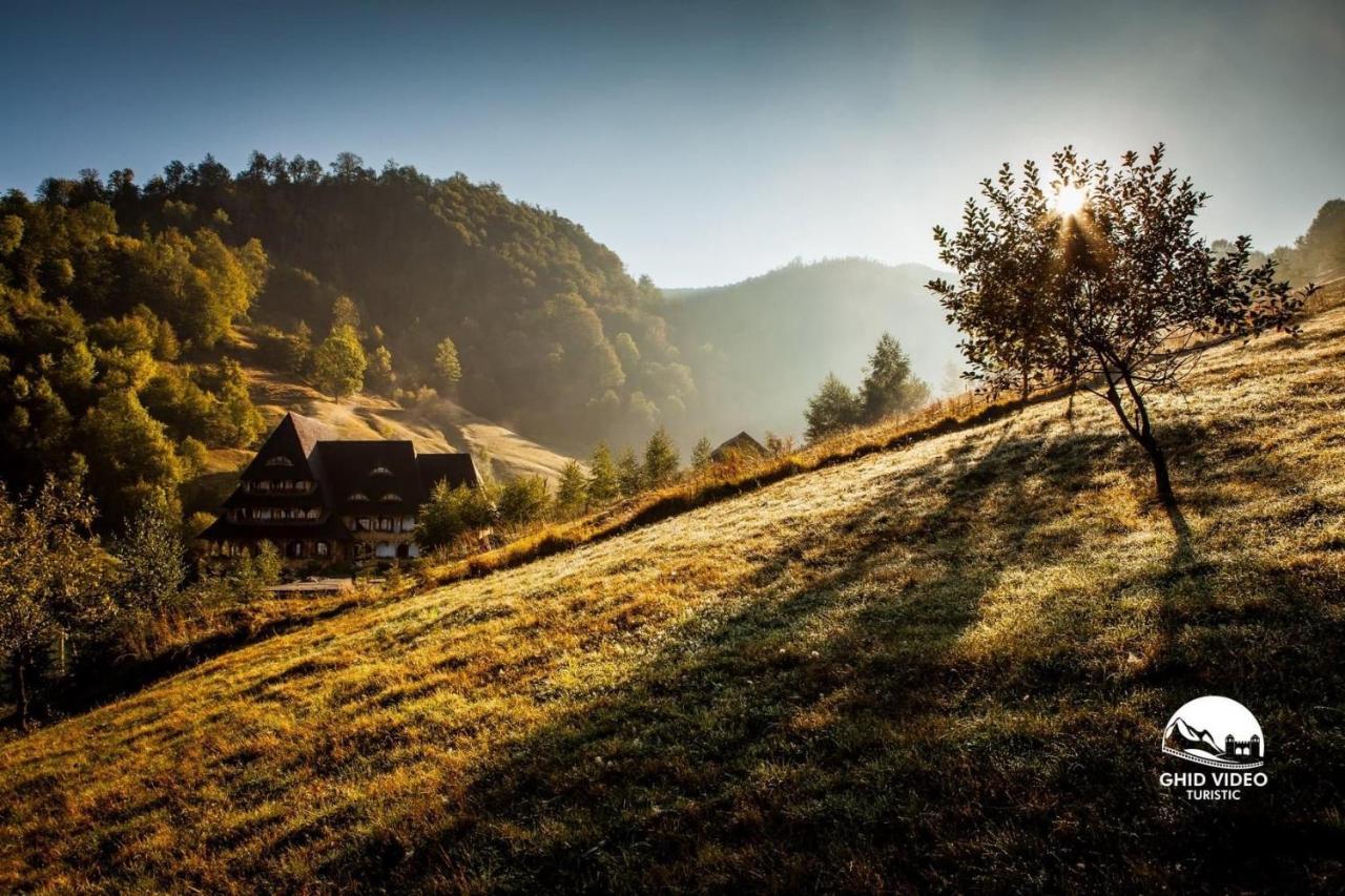 Hotel Conacul Drahneilor Ruscova Exteriér fotografie