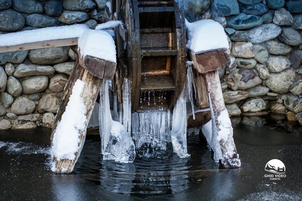 Hotel Conacul Drahneilor Ruscova Exteriér fotografie