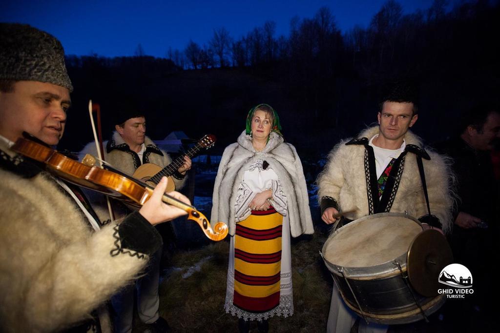 Hotel Conacul Drahneilor Ruscova Exteriér fotografie
