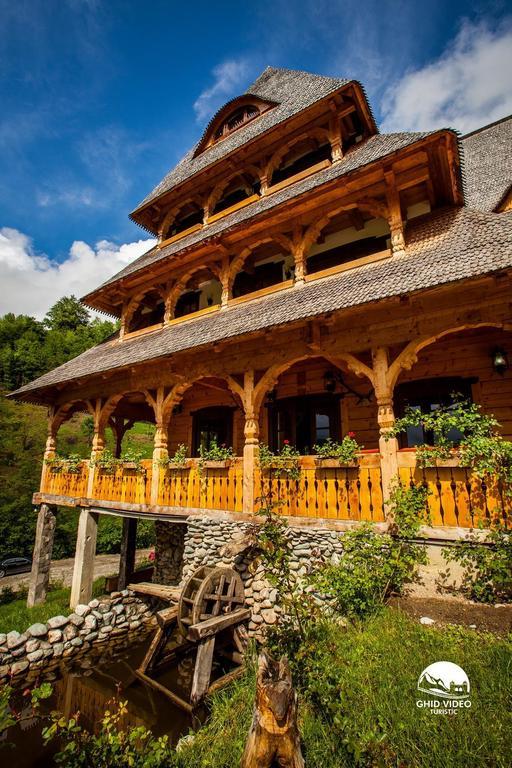 Hotel Conacul Drahneilor Ruscova Exteriér fotografie