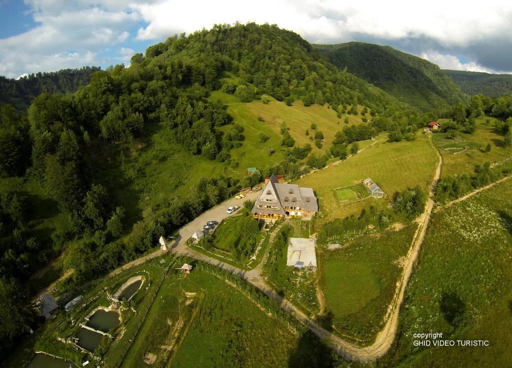 Hotel Conacul Drahneilor Ruscova Exteriér fotografie