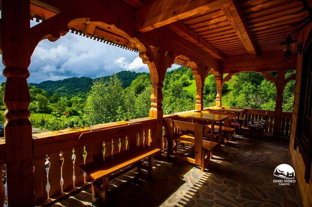 Hotel Conacul Drahneilor Ruscova Exteriér fotografie