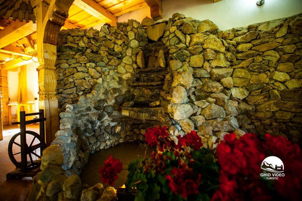 Hotel Conacul Drahneilor Ruscova Exteriér fotografie