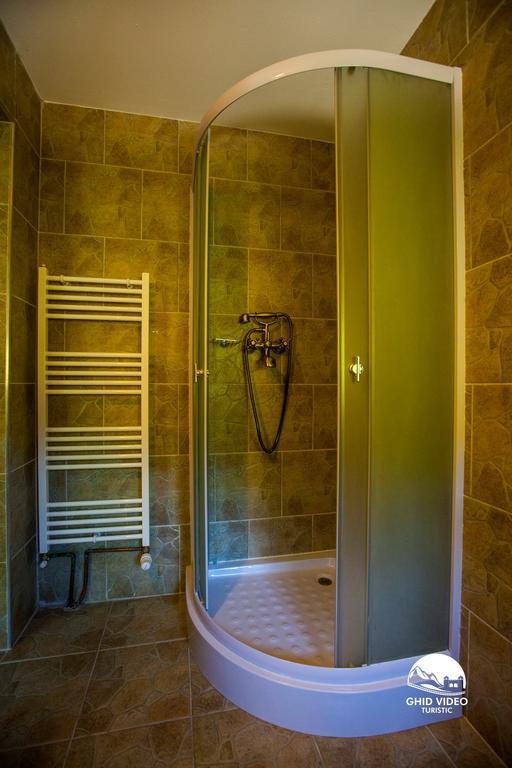 Hotel Conacul Drahneilor Ruscova Pokoj fotografie