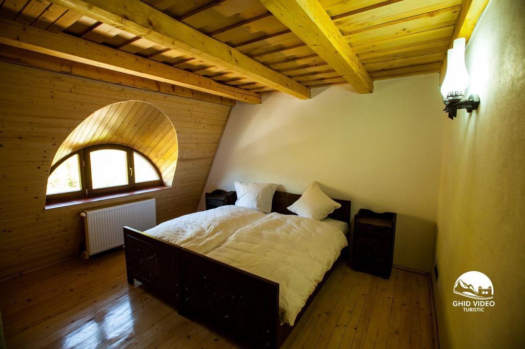 Hotel Conacul Drahneilor Ruscova Pokoj fotografie